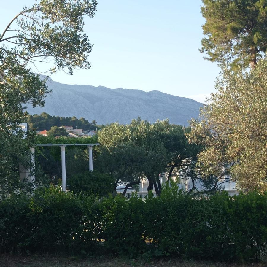 My Mediterranean Villa With Huge Garden And Own Parking Lumbarda Bagian luar foto