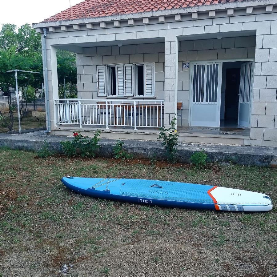 My Mediterranean Villa With Huge Garden And Own Parking Lumbarda Bagian luar foto