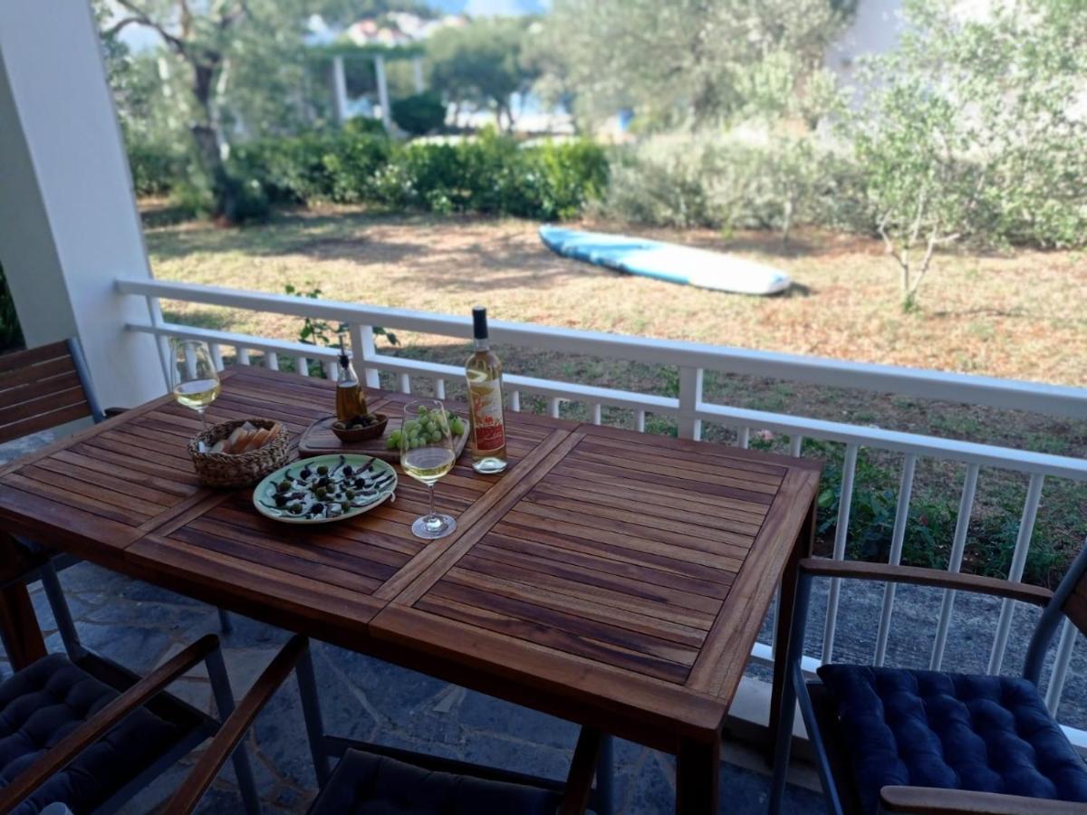 My Mediterranean Villa With Huge Garden And Own Parking Lumbarda Bagian luar foto