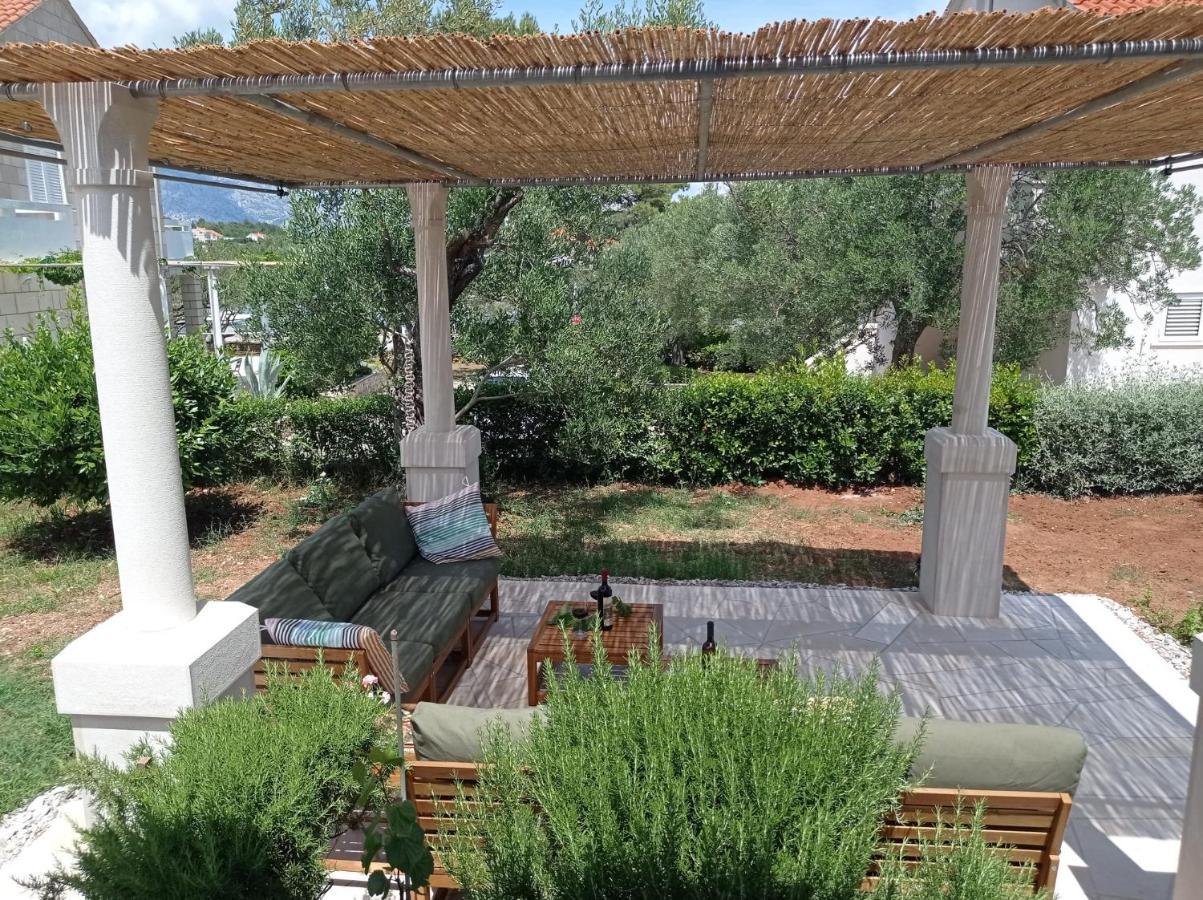 My Mediterranean Villa With Huge Garden And Own Parking Lumbarda Bagian luar foto